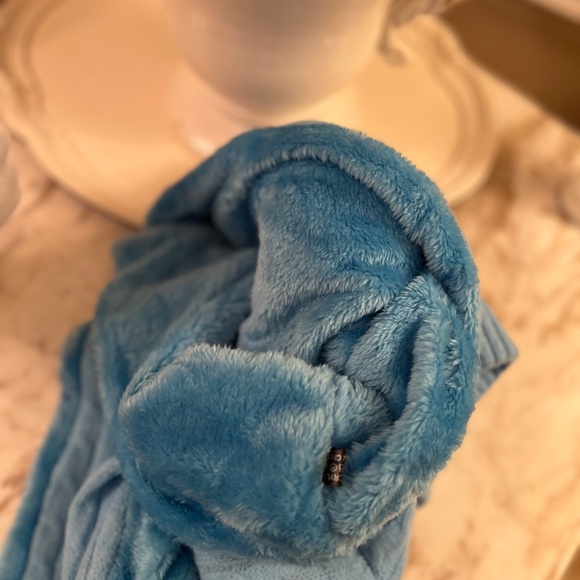 - UGG Sweather Weather Sky Blue  Fleece  pom pom hat infinity scarf set NWT - Picture 11 of 15